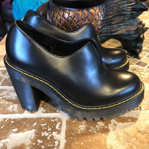 Dr. Martens Shoes - Dr. Martens NWOT size 6L